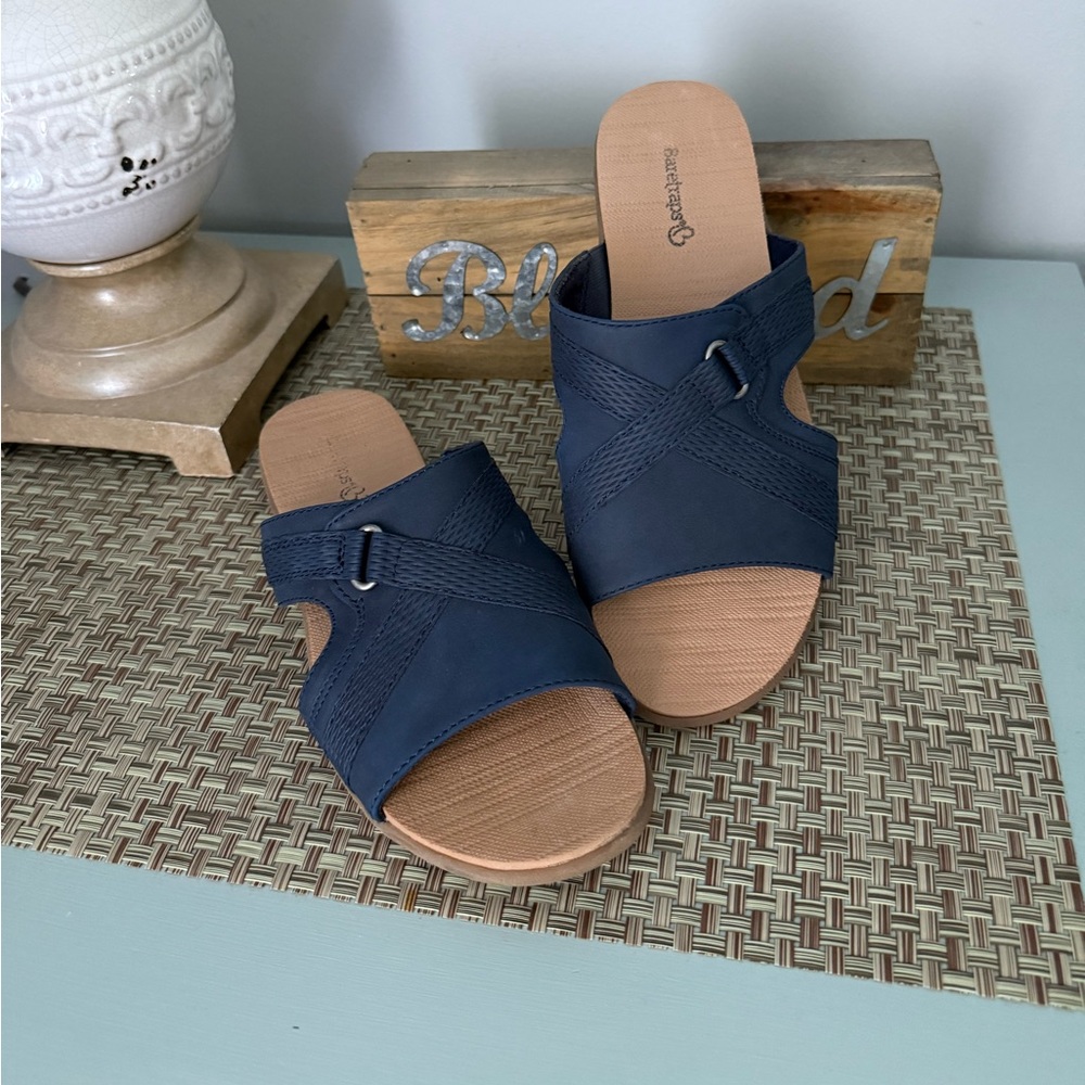 BareTraps Navy and Tan Slide Sandals